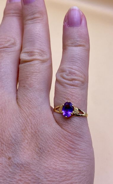 Ravissante bague en or jaune 18 carats (750/1000)...