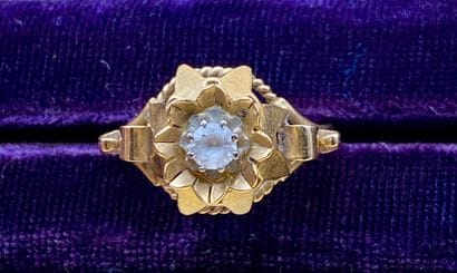 Ravissante bague en or jaune 18 carats (750/1000)...