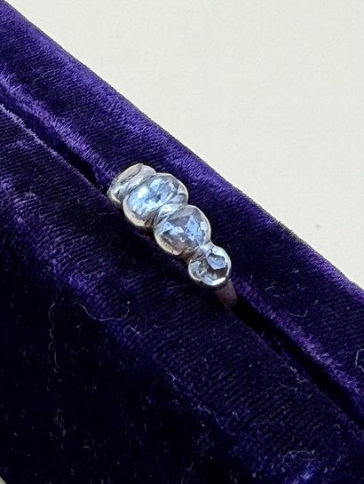 Bague jarretière en or jaune 18 carats (750/1000)...