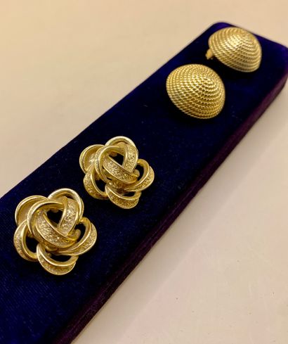 CÉLINE 
Paire de clips d'oreilles torsadés...