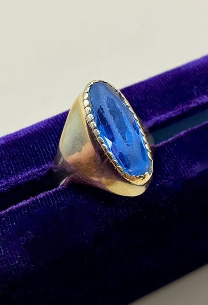 Importante bague de cocktail en or jaune...