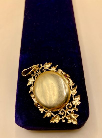 Ravissant pendentif médaillon en or jaune...