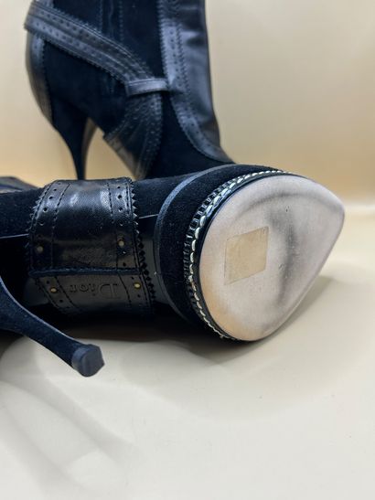 DIOR 
Paire de bottines noires compensées...