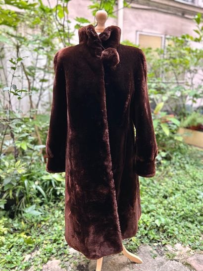Manteau long en mouton doré, fermeture crochet,...