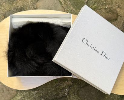 CHRISTIAN DIOR 
Echarpe en fourrure de vison...