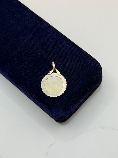 Médaille en or jaune 18 carats (750/1000)...