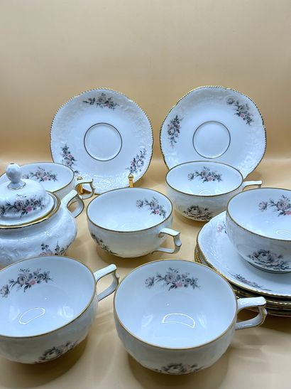 ROSENTHAL 
Ensemble comprenant six tasses...