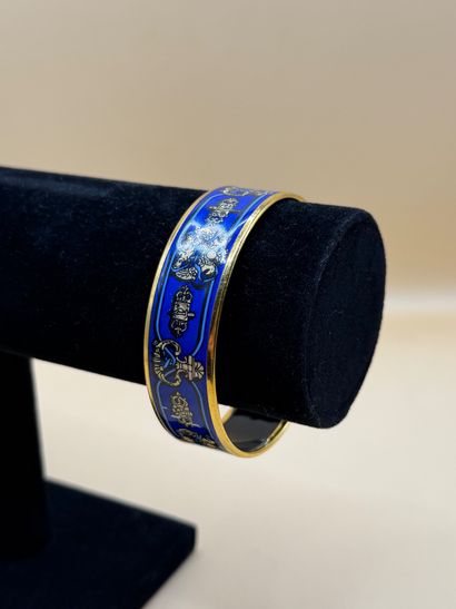 HERMÈS 
Bracelet jonc en métal doré à décor...