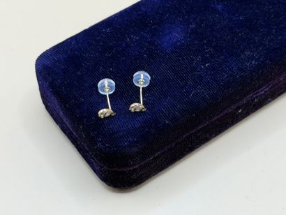 Paire de puces d'oreilles poires en or jaune...