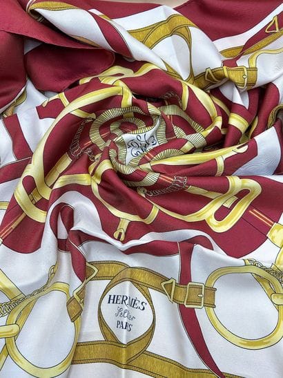 HERMÈS PARIS 
Foulard en twill de soie 