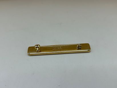 HERMÈS PARIS
Broche baguette en métal doré,...