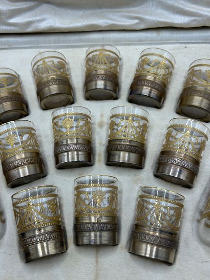 Ravissant service à liqueur en cristal et...