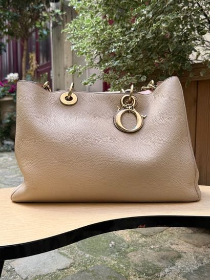 CHRISTIAN DIOR 
Sac à main modèle 