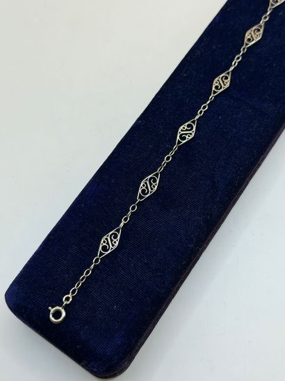 Bracelet filigrané à maille souple en or...