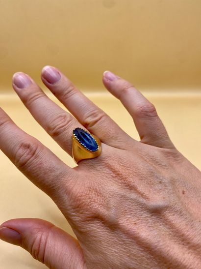 Importante bague de cocktail en or jaune...