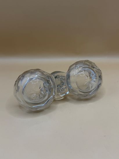 BACCARAT
Salerons en cristal taillé. 
Signé...