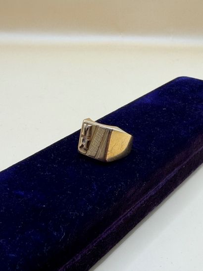 Chevalière en or jaune 18 carats (750/1000)...