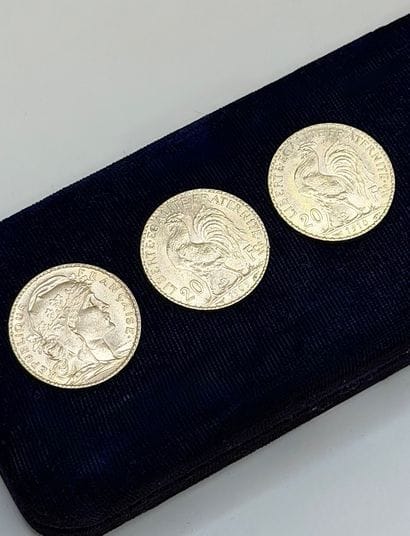 Suite de trois pièces de 20 francs or au...