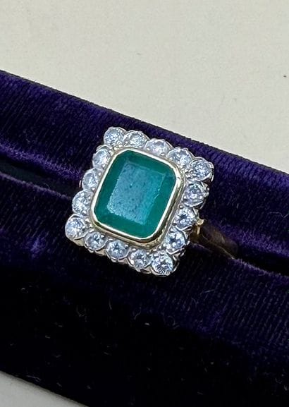 Importante bague en or jaune 18 carats (750/1000)...