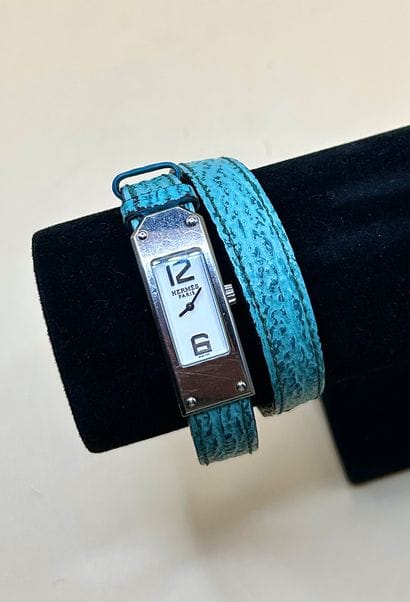 HERMÈS 
Montre de dame Kelly II double-tour...