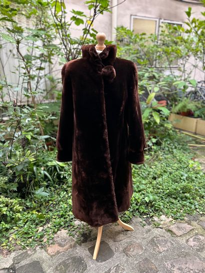 Manteau long en mouton doré, fermeture crochet,...