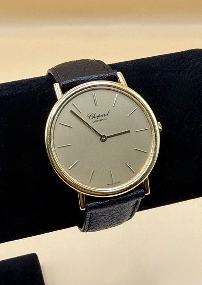 CHOPARD
Montre de ville en or jaune 18 carats...