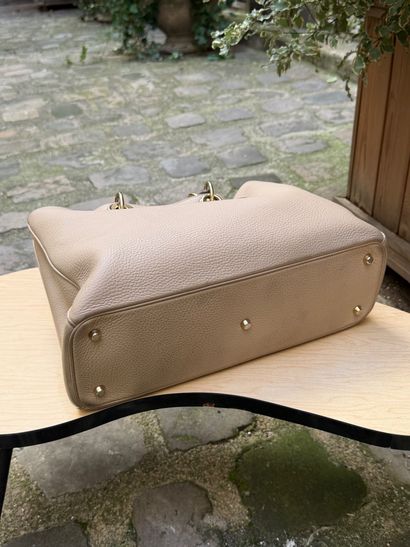CHRISTIAN DIOR 
Sac à main modèle 