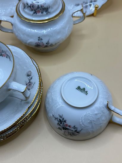 ROSENTHAL 
Ensemble comprenant six tasses...
