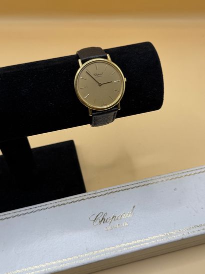 CHOPARD
Montre de ville en or jaune 18 carats...