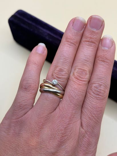 Bague solitaire en or gris 18 carats (750/1000)...