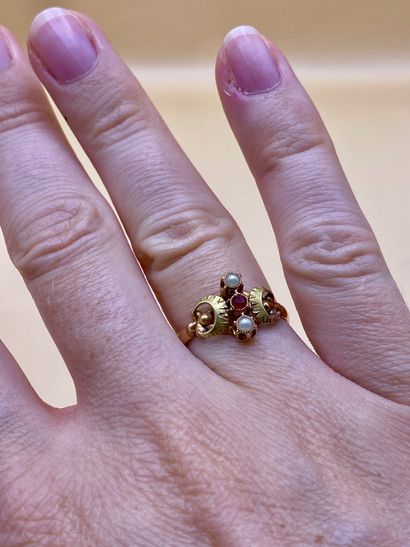 Ravissante bague en or jaune 18 carats (750/1000)...
