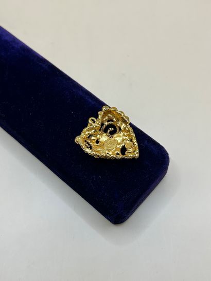 CHRISTIAN LACROIX 
Pendentif coeur en métal...