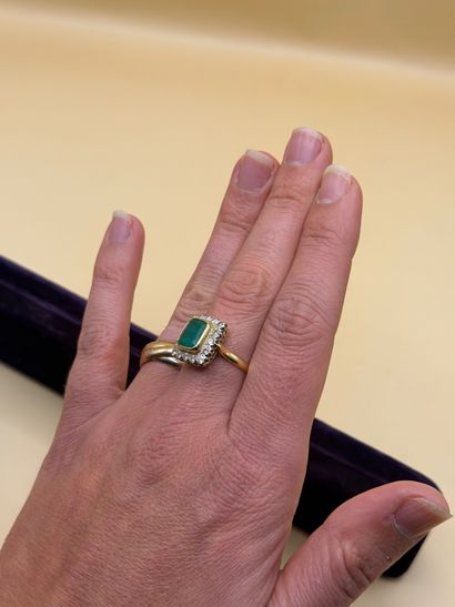 Importante bague en or jaune 18 carats (750/1000)...