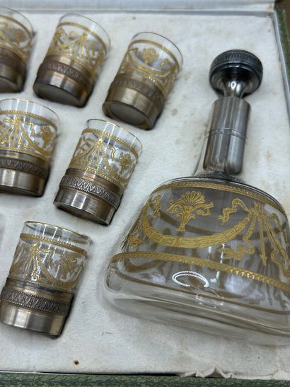 Ravissant service à liqueur en cristal et...