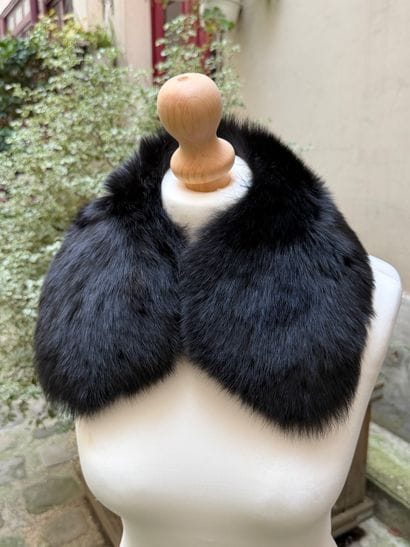 CHRISTIAN DIOR 
Col en fourrure de vison...
