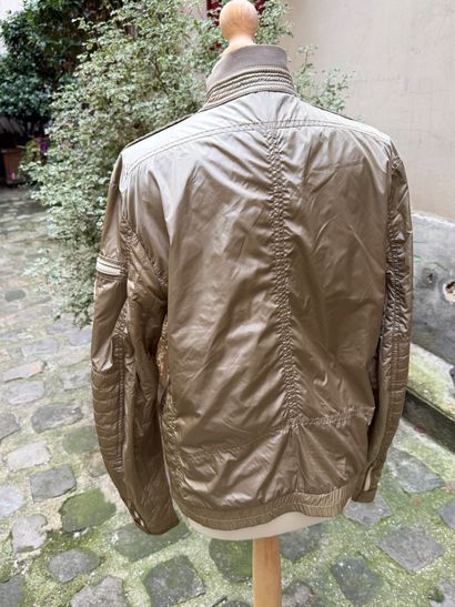 MONCLER 
Veste de mi-saison en polyamide...