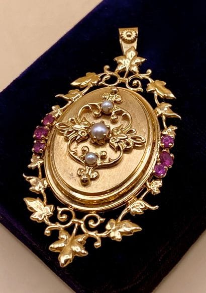 Ravissant pendentif médaillon en or jaune...