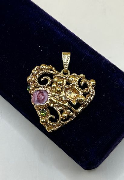 CHRISTIAN LACROIX 
Pendentif coeur en métal...