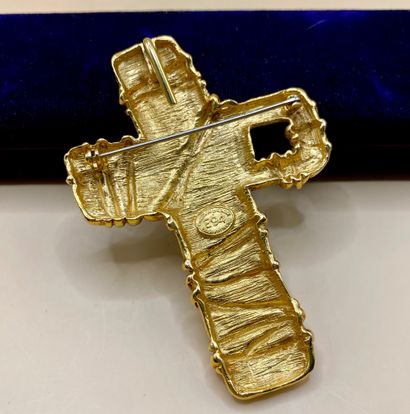 CHRISTIAN LACROIX 
Importante broche croix...