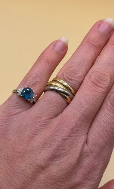 Bague en or gris 18 carats (750/1000) sertie...