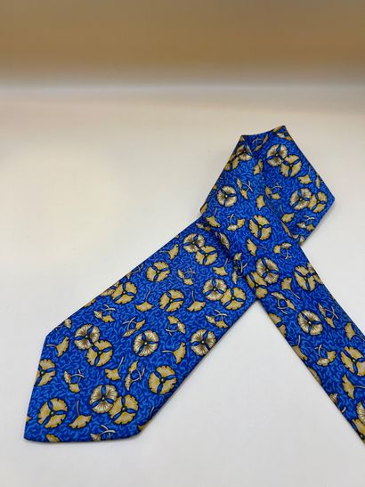 HERMÈS PARIS 
Cravate en twill de soie.