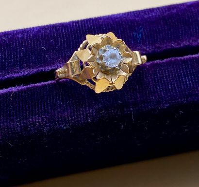 Ravissante bague en or jaune 18 carats (750/1000)...