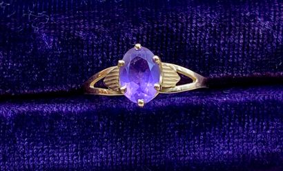 Ravissante bague en or jaune 18 carats (750/1000)...