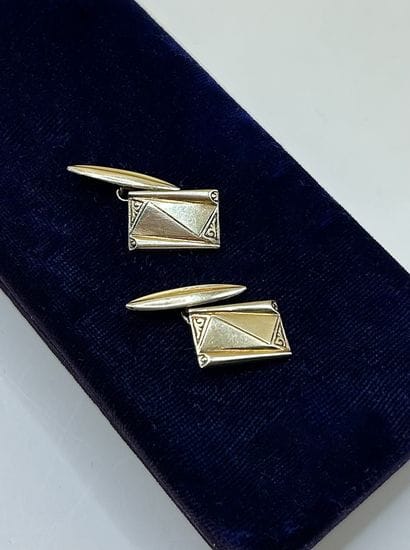 Boutons de manchettes en or jaune 14 carats...