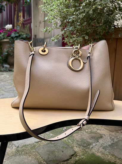 CHRISTIAN DIOR 
Sac à main modèle 