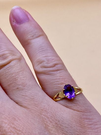 Ravissante bague en or jaune 18 carats (750/1000)...