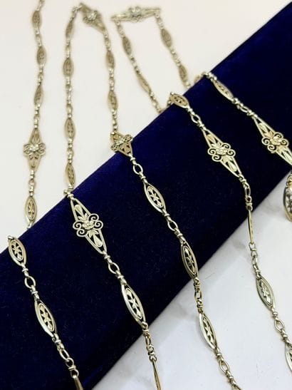 Sautoir en or jaune 18 carats (750/1000)...