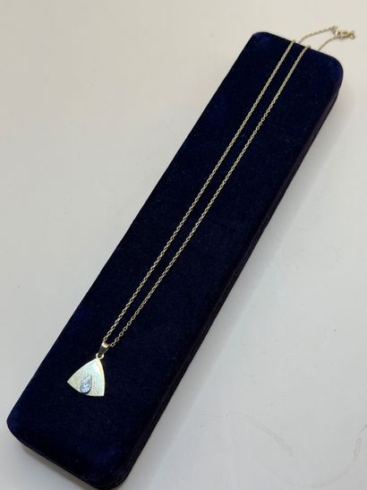 Pendentif triangulaire en or jaune et gris...