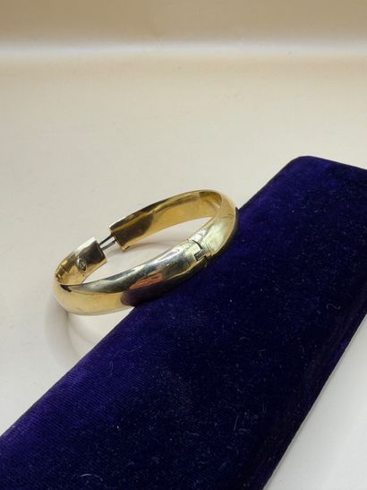 Bracelet jonc en or jaune 18 carats (750/1000)....