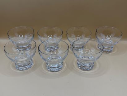 DAUM FRANCE
Lot comprenant 7 verres à liqueur...